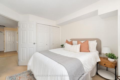 Photo 18 at 610 - 25 Grenville Street, Bay Street Corridor, Toronto