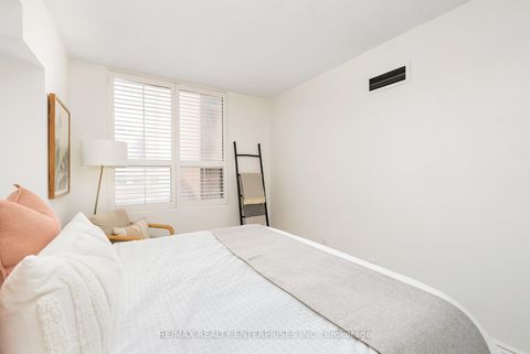 Photo 19 at 610 - 25 Grenville Street, Bay Street Corridor, Toronto
