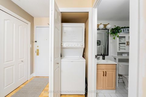 Photo 23 at 610 - 25 Grenville Street, Bay Street Corridor, Toronto