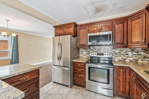 Photo 16 at 118 Queen Street, Central Newmarket, Newmarket Photo 16 at 118 Queen Street, Central Newmarket, Newmarket