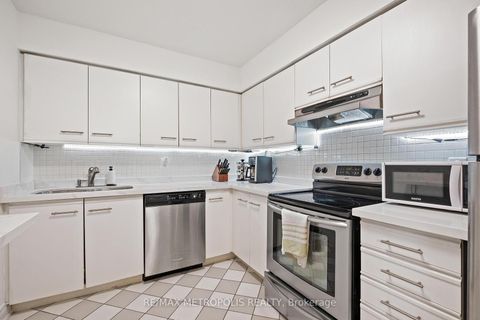 Photo 1 at 701 - 81 Townsgate Drive, Yorkhill, Vaughan
