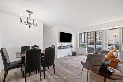 Photo 4 at 701 - 81 Townsgate Drive, Yorkhill, Vaughan