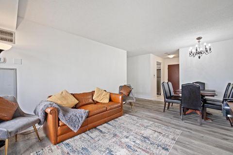 Photo 7 at 701 - 81 Townsgate Drive, Yorkhill, Vaughan