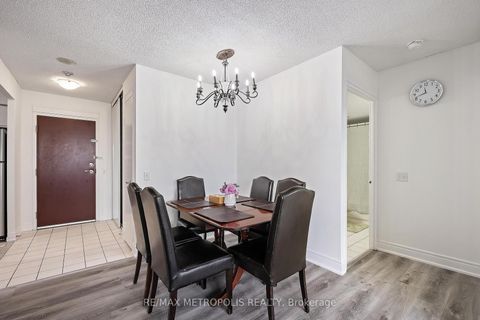 Photo 9 at 701 - 81 Townsgate Drive, Yorkhill, Vaughan