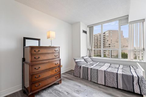 Photo 13 at 701 - 81 Townsgate Drive, Yorkhill, Vaughan