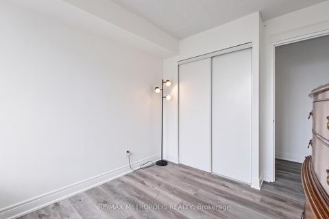 Photo 14 at 701 - 81 Townsgate Drive, Yorkhill, Vaughan