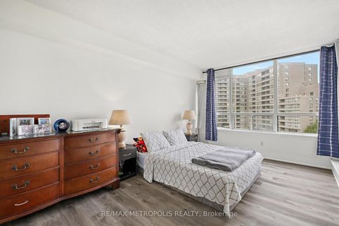 Photo 15 at 701 - 81 Townsgate Drive, Yorkhill, Vaughan