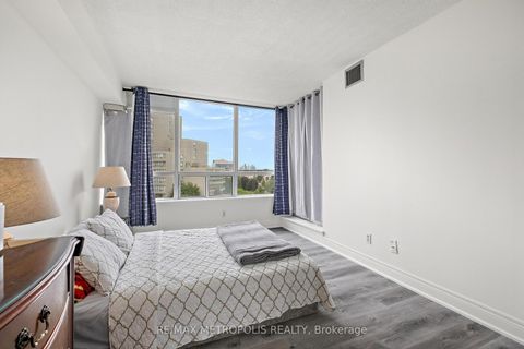 Photo 16 at 701 - 81 Townsgate Drive, Yorkhill, Vaughan