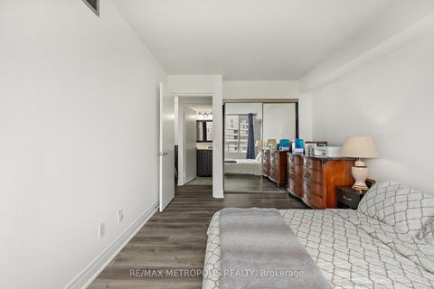 Photo 17 at 701 - 81 Townsgate Drive, Yorkhill, Vaughan