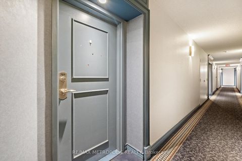 Photo 18 at 701 - 81 Townsgate Drive, Yorkhill, Vaughan