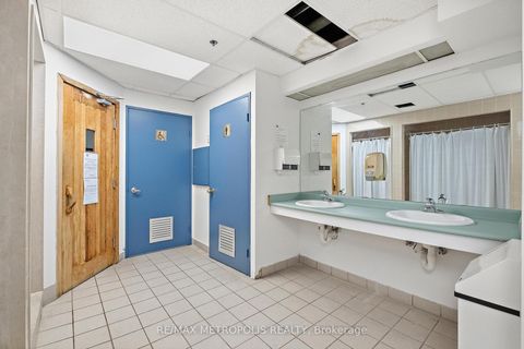 Photo 21 at 701 - 81 Townsgate Drive, Yorkhill, Vaughan