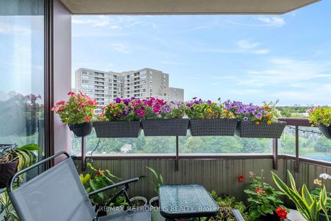 Photo 24 at 701 - 81 Townsgate Drive, Yorkhill, Vaughan