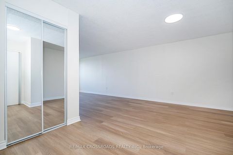 Photo 3 at 806 - 320 Dixon Road, The Westway, Toronto
