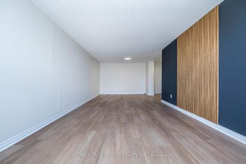 Photo 7 at 806 - 320 Dixon Road, The Westway, Toronto