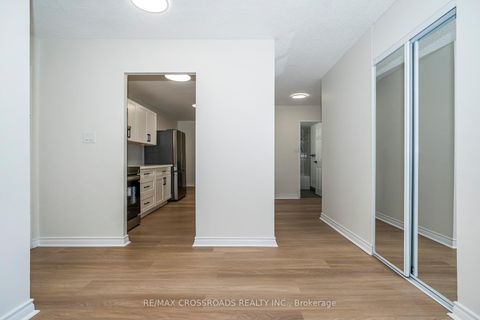 Photo 14 at 806 - 320 Dixon Road, The Westway, Toronto