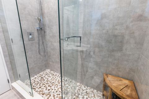 Photo 11 at 20 Bradbury Crescent, West Deane, Toronto