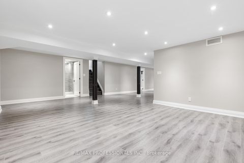 Photo 15 at 20 Bradbury Crescent, West Deane, Toronto