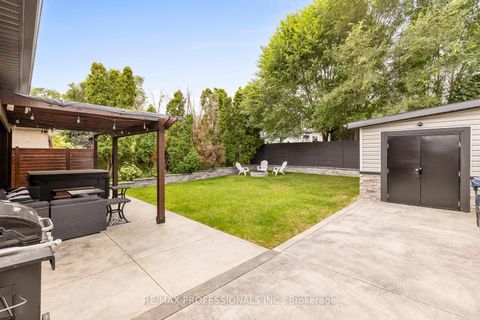 Photo 24 at 20 Bradbury Crescent, West Deane, Toronto