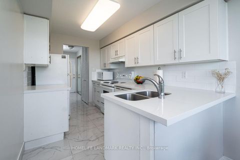 Photo 10 at 712 - 175 Cedar Avenue, Harding, Richmond Hill