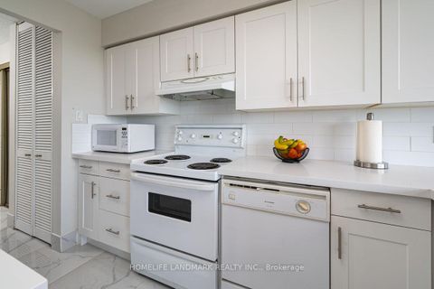 Photo 11 at 712 - 175 Cedar Avenue, Harding, Richmond Hill