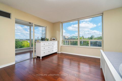 Photo 17 at 712 - 175 Cedar Avenue, Harding, Richmond Hill