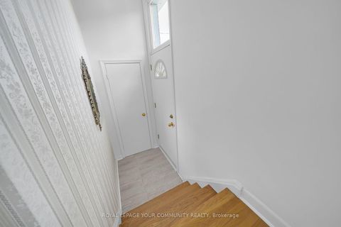 Photo 1 at 264 Mc Convey Drive, Crosby, Richmond Hill