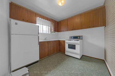 Photo 5 at 264 Mc Convey Drive, Crosby, Richmond Hill