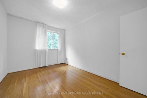Photo 11 at 264 Mc Convey Drive, Crosby, Richmond Hill