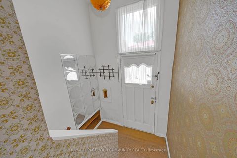 Photo 13 at 264 Mc Convey Drive, Crosby, Richmond Hill