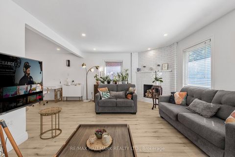 Photo 12 at 133 Heathwood Heights Drive, Hills of St Andrew, Aurora