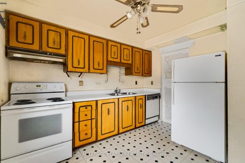 Photo 15 at 48 - 246 John Garland Boulevard, Clairville, Toronto