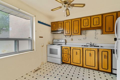 Photo 16 at 48 - 246 John Garland Boulevard, Clairville, Toronto