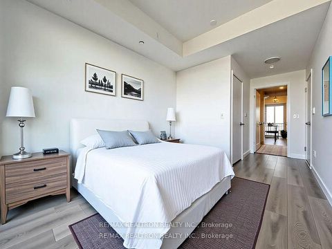 Photo 4 at 5705 - 8 Eglinton Avenue E, Mount Pleasant West, Toronto