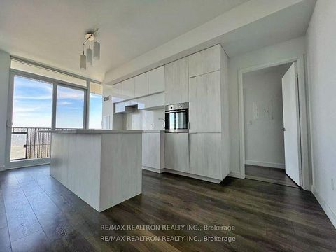Photo 11 at 5705 - 8 Eglinton Avenue E, Mount Pleasant West, Toronto