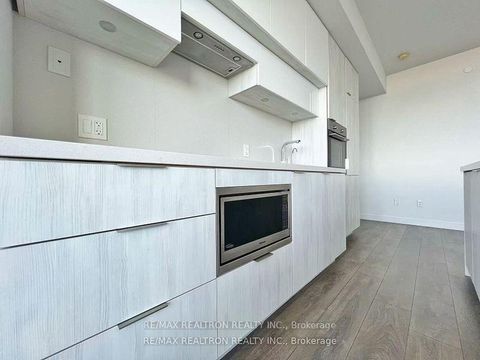 Photo 12 at 5705 - 8 Eglinton Avenue E, Mount Pleasant West, Toronto