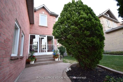 Photo 1 at 28 Valley Centre Drive, Rouge E11, Toronto