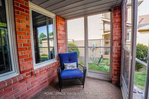 Photo 3 at 28 Valley Centre Drive, Rouge E11, Toronto