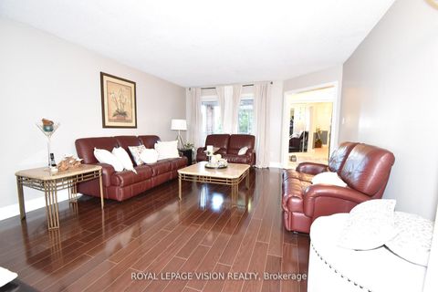 Photo 7 at 28 Valley Centre Drive, Rouge E11, Toronto