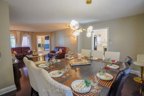 Photo 11 at 28 Valley Centre Drive, Rouge E11, Toronto