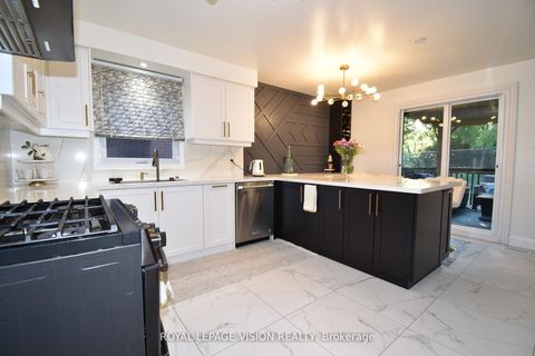Photo 12 at 28 Valley Centre Drive, Rouge E11, Toronto