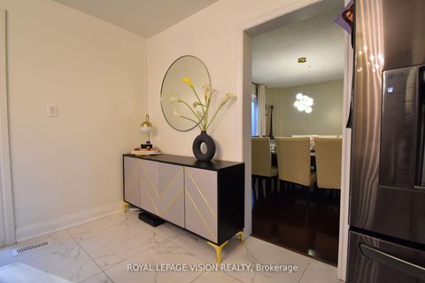 Photo 16 at 28 Valley Centre Drive, Rouge E11, Toronto