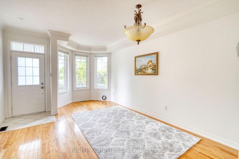 Photo 3 at 20 Seiffer Crescent, Jefferson, Richmond Hill