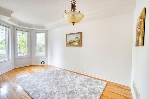 Photo 4 at 20 Seiffer Crescent, Jefferson, Richmond Hill