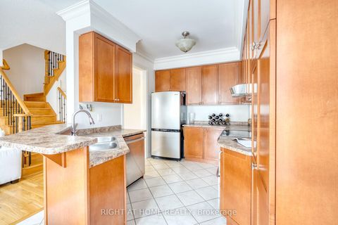 Photo 10 at 20 Seiffer Crescent, Jefferson, Richmond Hill