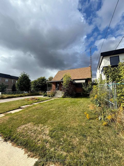 Photo 2 at 90 Glen Long Avenue, Glen Park, Toronto