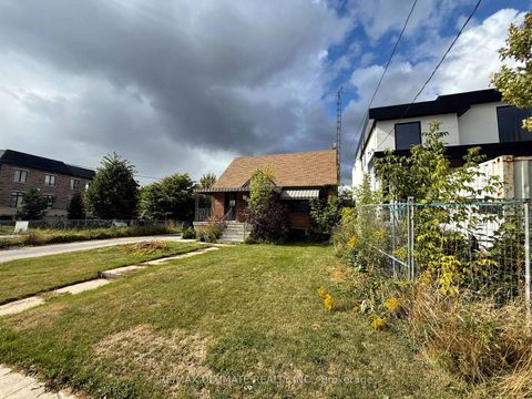 Photo 3 at 90 Glen Long Avenue, Glen Park, Toronto