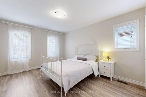 Photo 17 at 24 Gannett Drive, Jefferson, Richmond Hill