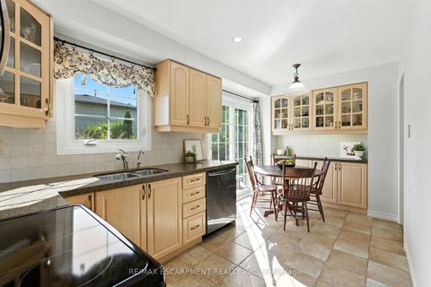 Photo 10 at 252 Mississauga Street, BR Bronte, Oakville