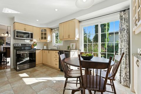 Photo 11 at 252 Mississauga Street, BR Bronte, Oakville