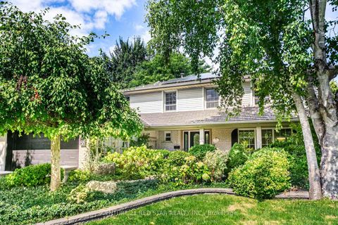 Photo 2 at 56 Silverthorne Bush Drive, Markland Wood, Toronto